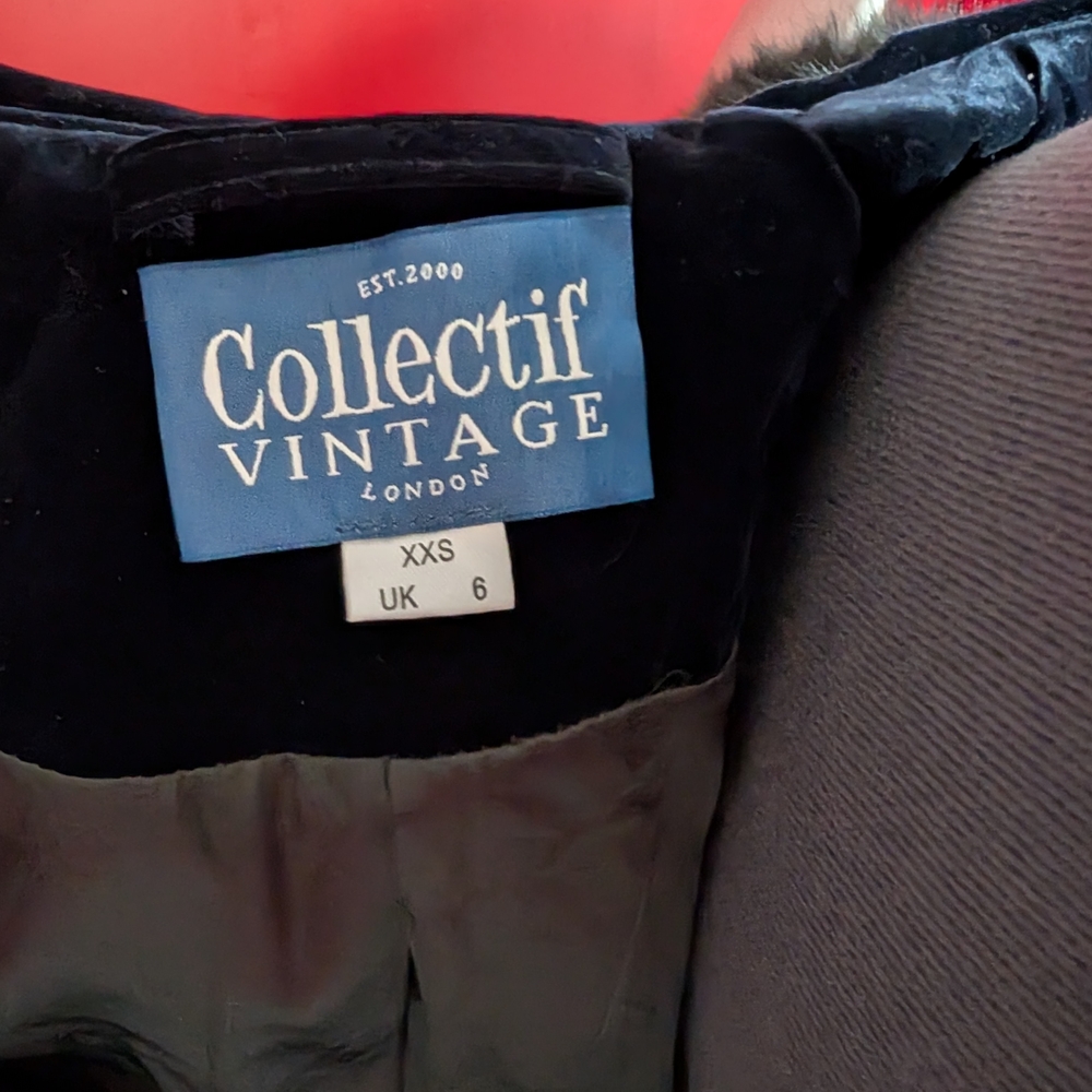 Elegant Dark Blue Fur-Trimmed Women's Coat - Picture 6 of 9